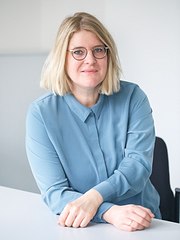 Prof. Anja Riesel